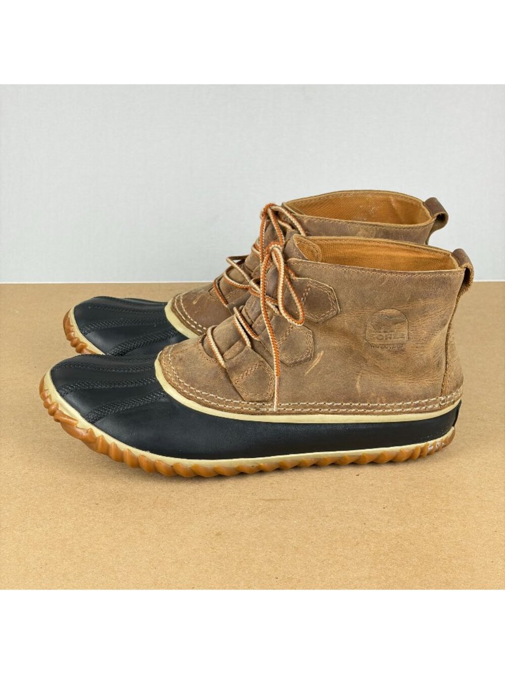 Sorel Out n About Leather Duck Boots Womens 10 Black Tan Lace Up Waterproof